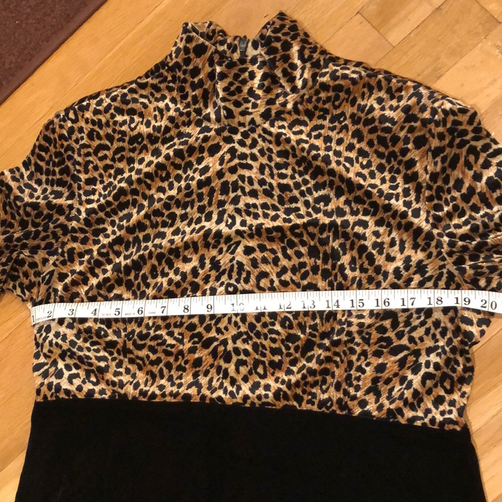 Turtleneck leopard velvet dress - Picture 7 of 10
